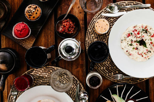 wooden-table-settings