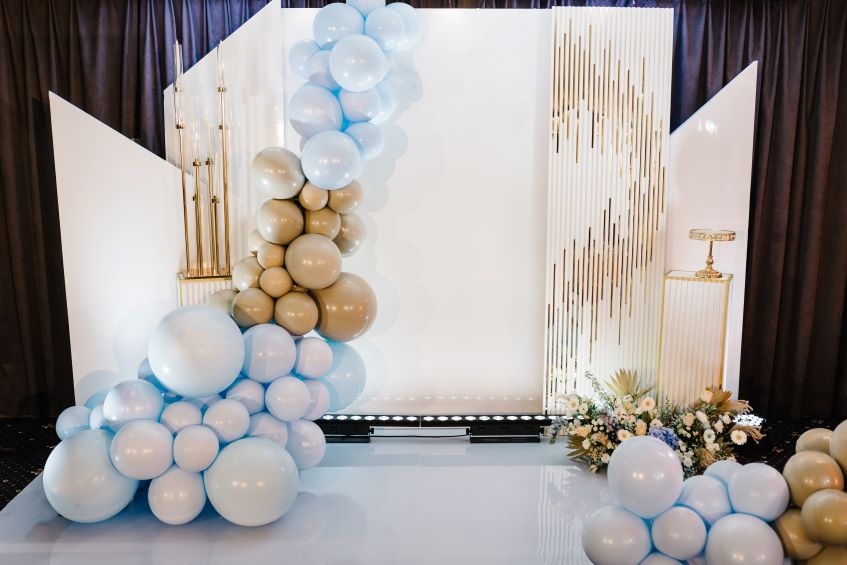 blue-and-gold-arch-decorations