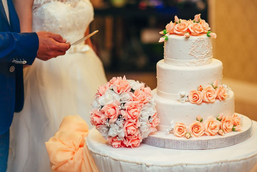 peach-color-wedding-cake-stands 