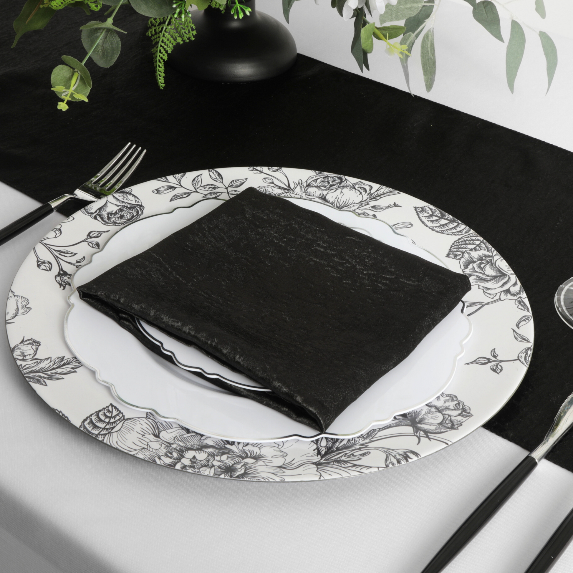 Crinkle Shimmer Table Runner - Black