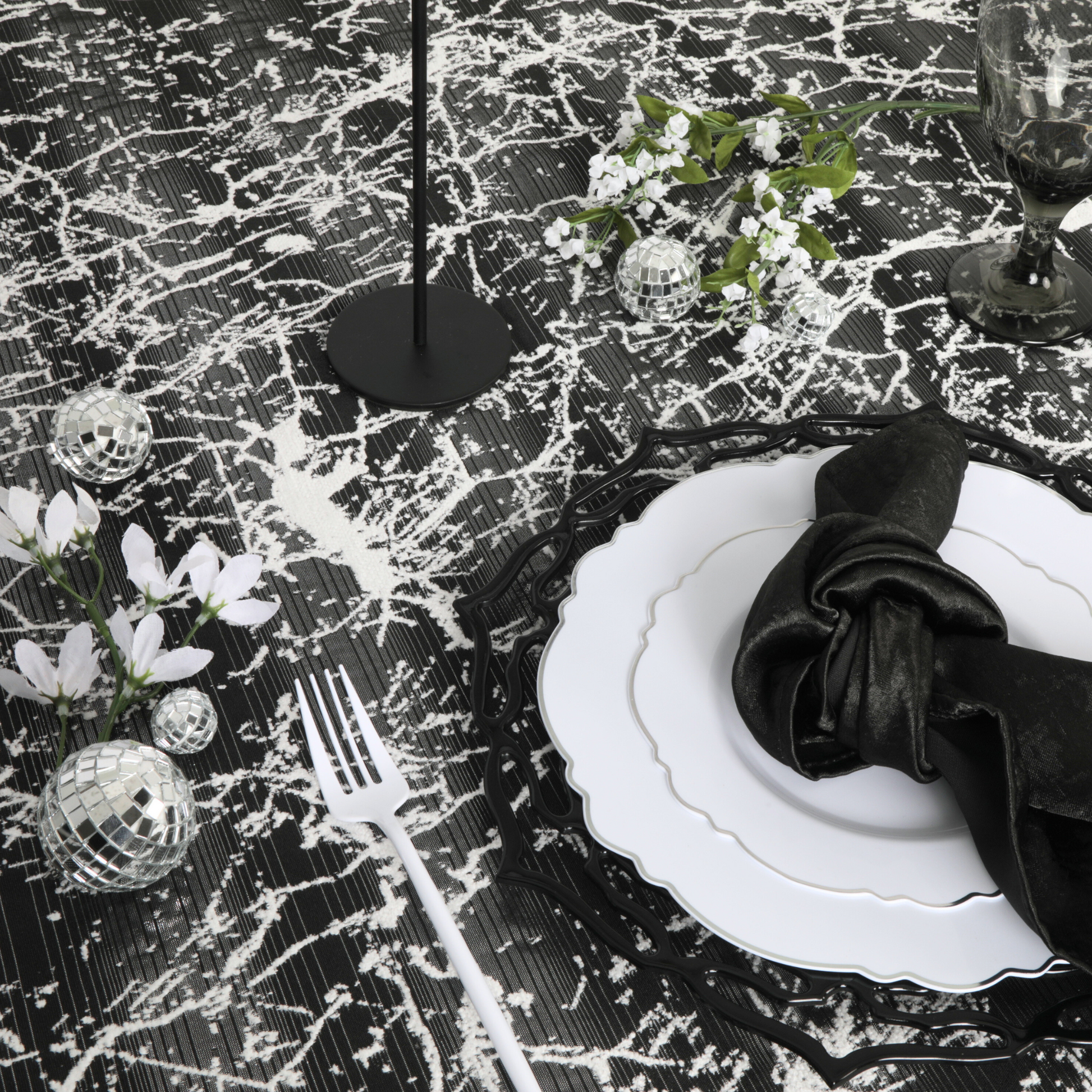 Marble Reversible Jacquard Tablecloth 120" Round - Shimmer Black